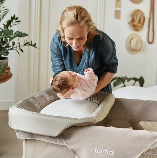 Review Nuna Sena, Baby Crib yang Mudah Dibawa
